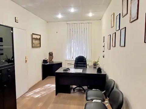 комерційна за адресою Шевченка вул., 18