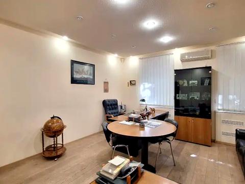 комерційна за адресою Шевченка вул., 18