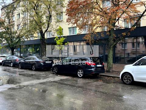 комерційна за адресою Юрківська вул., 18