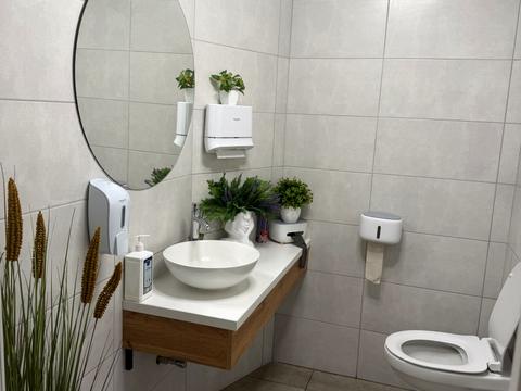 комерційна за адресою Юрія Кондратюка вул., 5