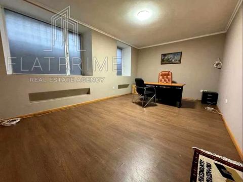 комерційна за адресою Зоологічна вул., 4-А