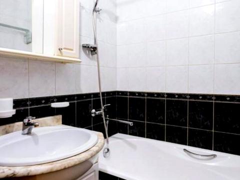 квартира за адресою Київ, Василя Тютюнника вул. (Анрі Барбюса), 5-Б