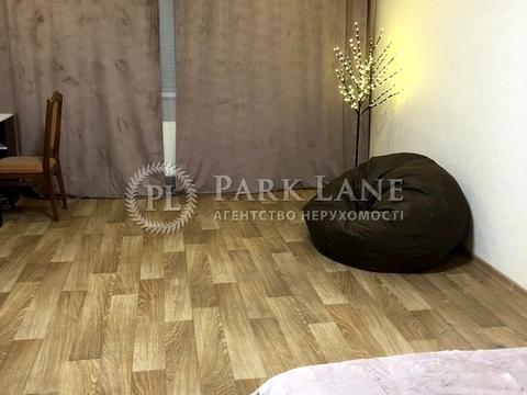 квартира за адресою Раїси Окіпної вул., 8