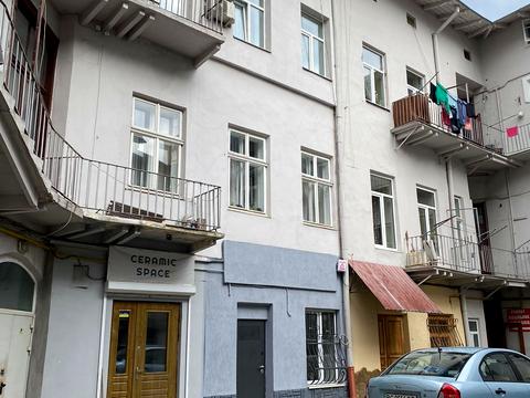 комерційна за адресою Володимира Винниченка вул. (), 4