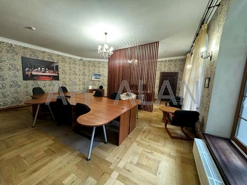 комерційна за адресою Київ, Жилянська вул., 72