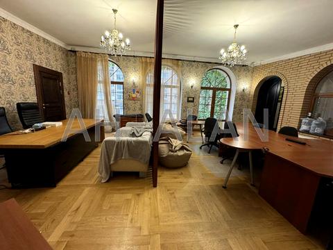 комерційна за адресою Київ, Жилянська вул., 72