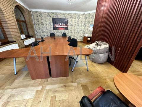 комерційна за адресою Київ, Жилянська вул., 72