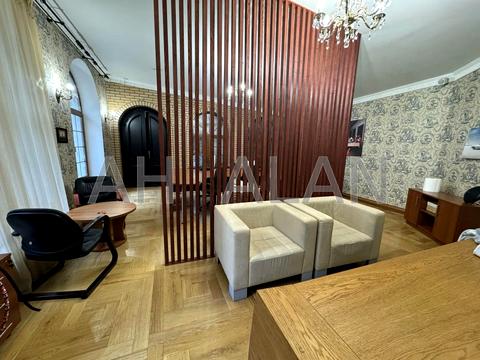 комерційна за адресою Київ, Жилянська вул., 72