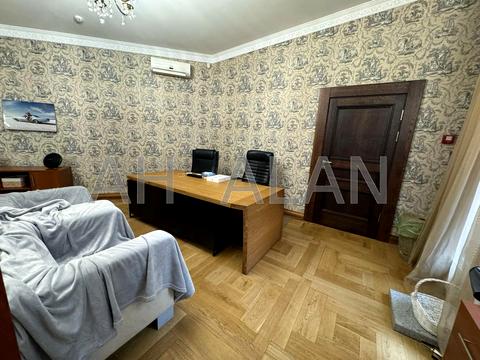 комерційна за адресою Київ, Жилянська вул., 72