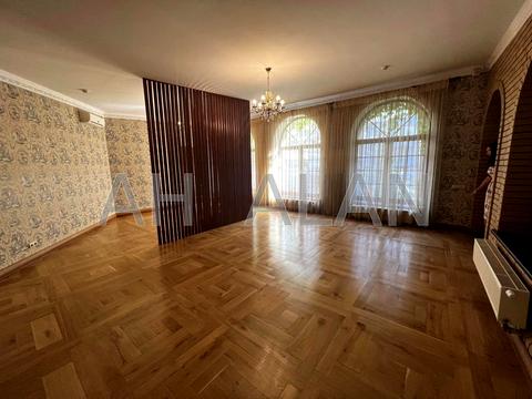 комерційна за адресою Київ, Жилянська вул., 72