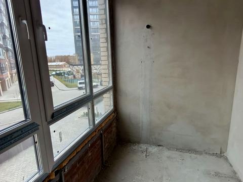 квартира за адресою Домбровського вул., 35/2