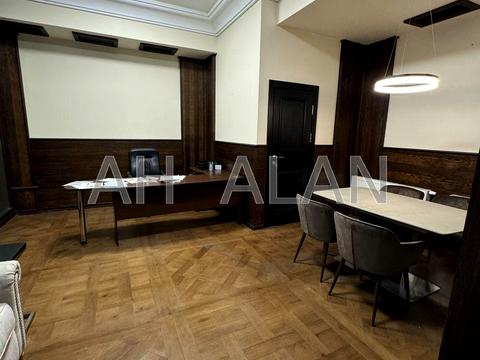 комерційна за адресою Жилянська вул., 72