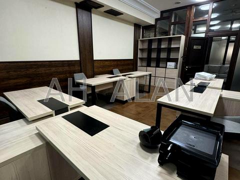 комерційна за адресою Жилянська вул., 72