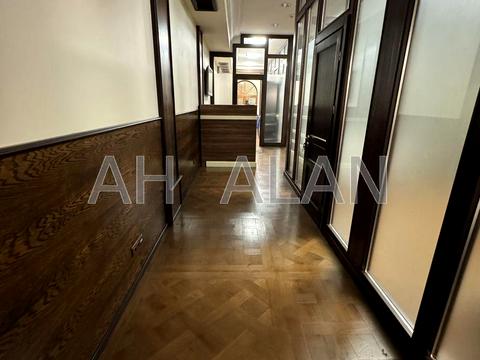 комерційна за адресою Жилянська вул., 72