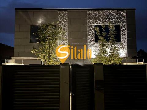 будинок за адресою Листопадна вул.