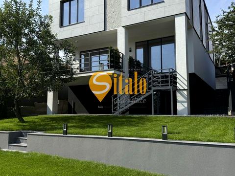 будинок за адресою Листопадна вул.