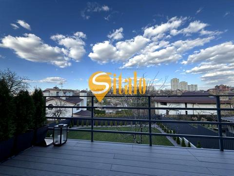 будинок за адресою Листопадна вул.