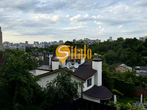 будинок за адресою Листопадна вул.