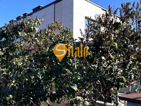 будинок за адресою Листопадна вул.