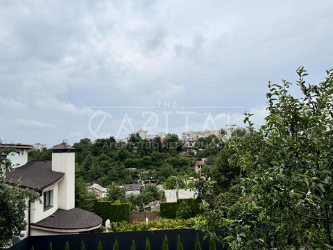 будинок за адресою Листопадна вул., 1