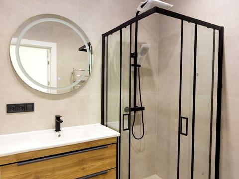 будинок за адресою Івасюка