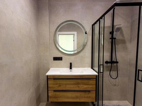 будинок за адресою Івасюка