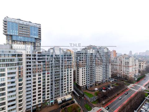 паркомісце за адресою Андрія Верхогляда вул. (Михайла Драгомирова), 3