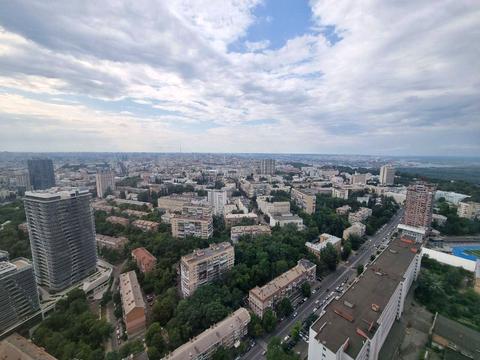 комерційна за адресою Кловський узвіз (Кловський), 7