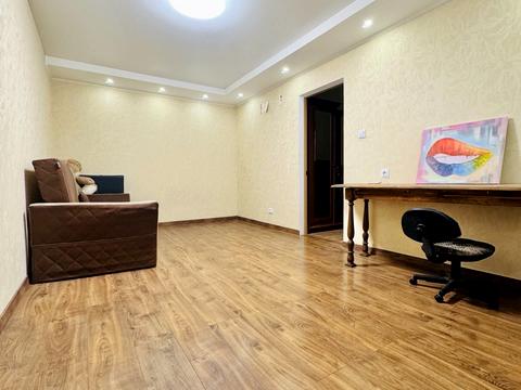 квартира за адресою Космонавтів вул., 7