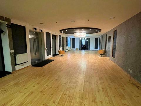 комерційна за адресою Польова вул., 57