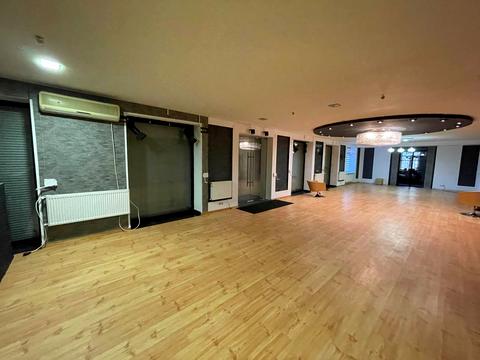 комерційна за адресою Польова вул., 57