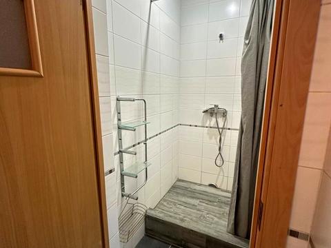 комерційна за адресою Польова вул., 57