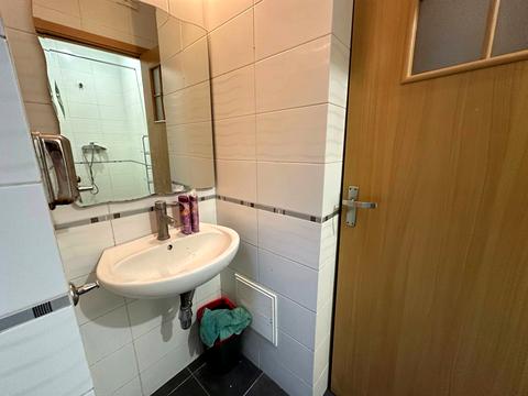 комерційна за адресою Польова вул., 57