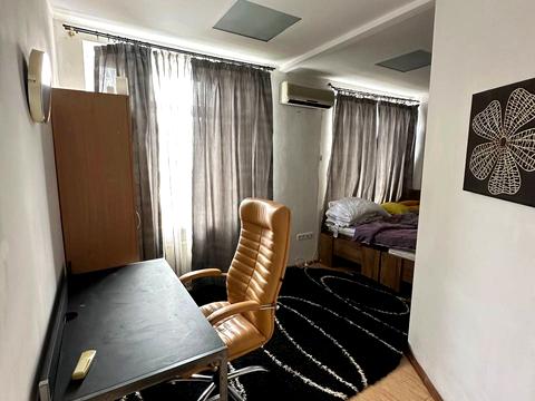 комерційна за адресою Польова вул., 57