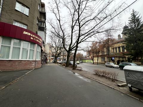 комерційна за адресою Мистецтв вул. (Червонопрапорна), 7/9