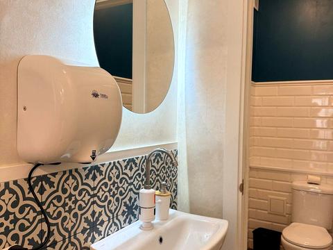 комерційна за адресою Зарічанська вул., 26/1