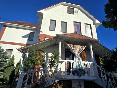 будинок за адресою Каштанова вул., 27