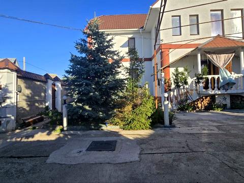 будинок за адресою Каштанова вул., 27