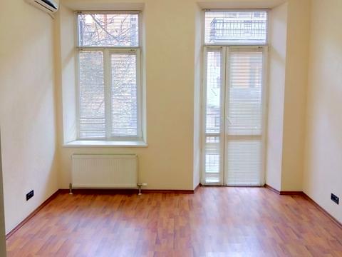 комерційна за адресою Ніни Строкатої вул. (Буніна), 17