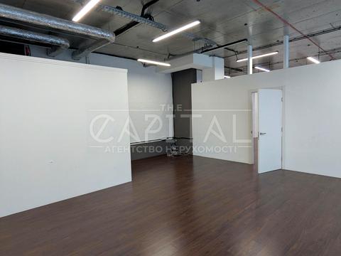 комерційна за адресою Предславинська вул., 57