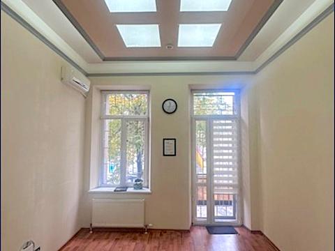 комерційна за адресою Ніни Строкатої вул. (Буніна), 17