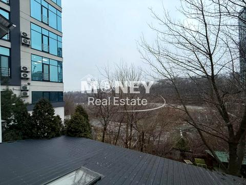 комерційна за адресою Редутна вул., 58