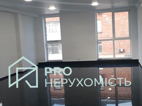 комерційна за адресою Соборна вул., 12