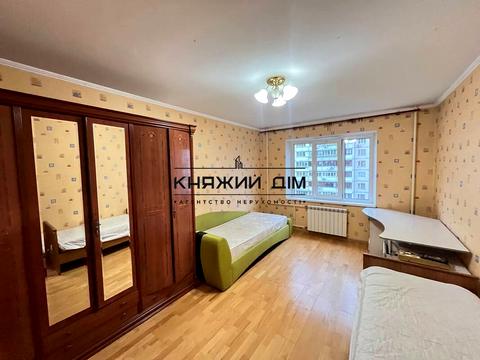 квартира за адресою Анни Ахматової вул., 13-А