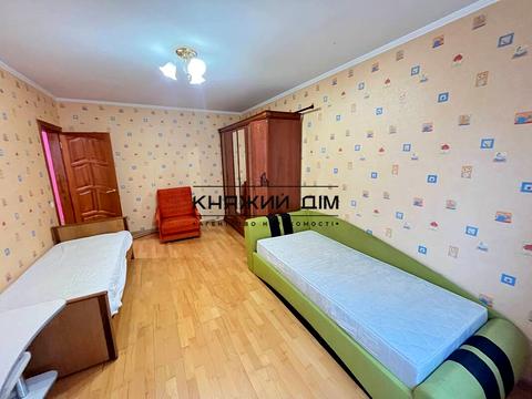 квартира за адресою Анни Ахматової вул., 13-А