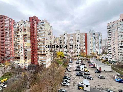 квартира за адресою Анни Ахматової вул., 13-А