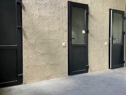 комерційна за адресою Центральна вул., 1