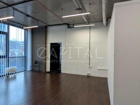 комерційна за адресою Предславинська вул., 57