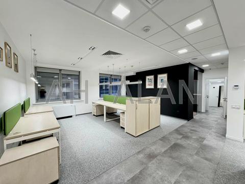 комерційна за адресою Спортивна пл., 3