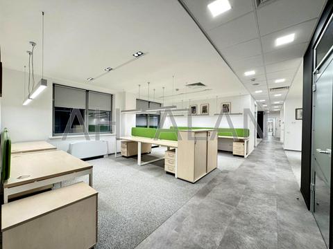 комерційна за адресою Спортивна пл., 3